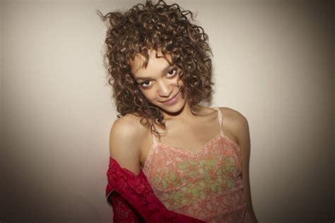 Britne Oldford nackt, Nacktbilder, Playboy, Nacktfotos ...